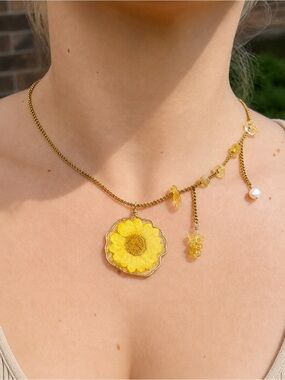 Natural Flower Resin Necklace – Gold Stainless Steel & Yellow Quartz